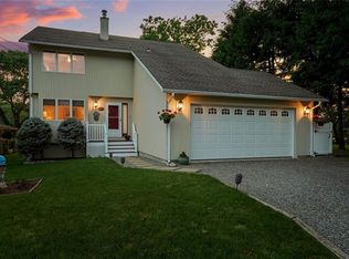 236 Indian Trl, Saunderstown, RI 02874