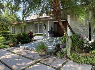 1019 Diplomat Pkwy, Hallandale Beach, FL 33009