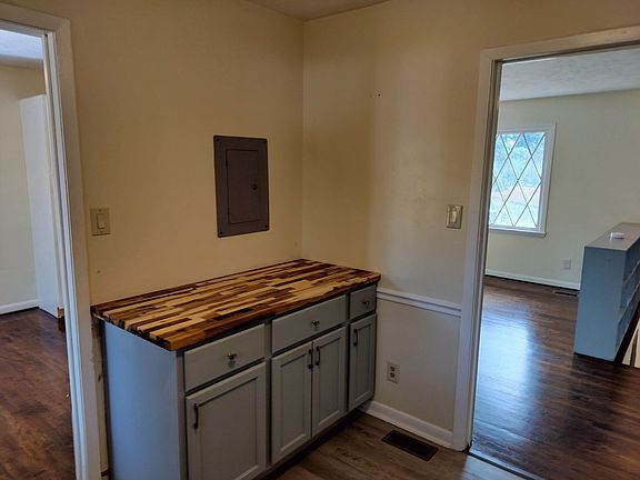 5th image of 736 Chadwick Rd
