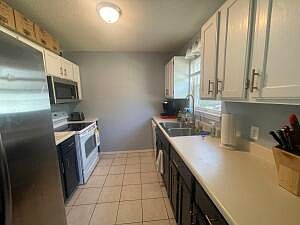 4th image of 16 Sears St