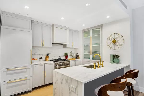 1st image of 310 W 113th St #401