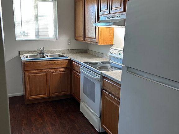 2nd image of 206 S Rush St #D