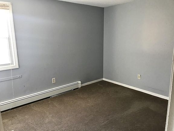 3rd image of 109 Langley St APT 6