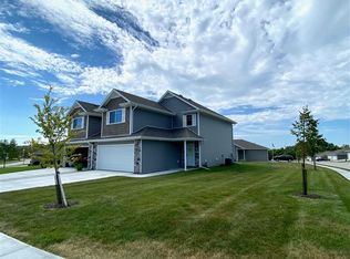 8672 Ridge Hollow Dr, Lincoln, NE 68526