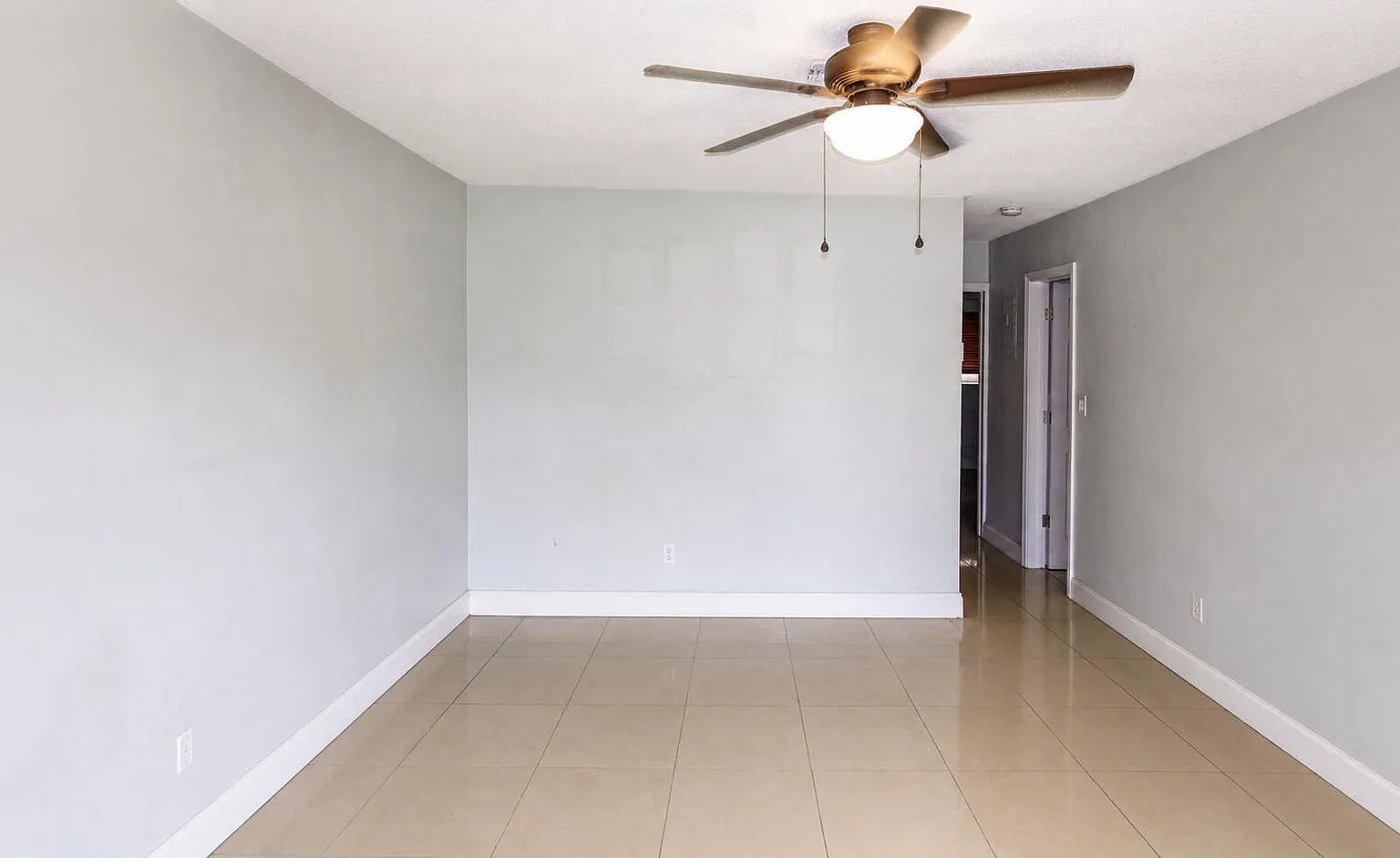 2 bed, 1.0 bath, 800 sqft, $2,100 — Photo 2