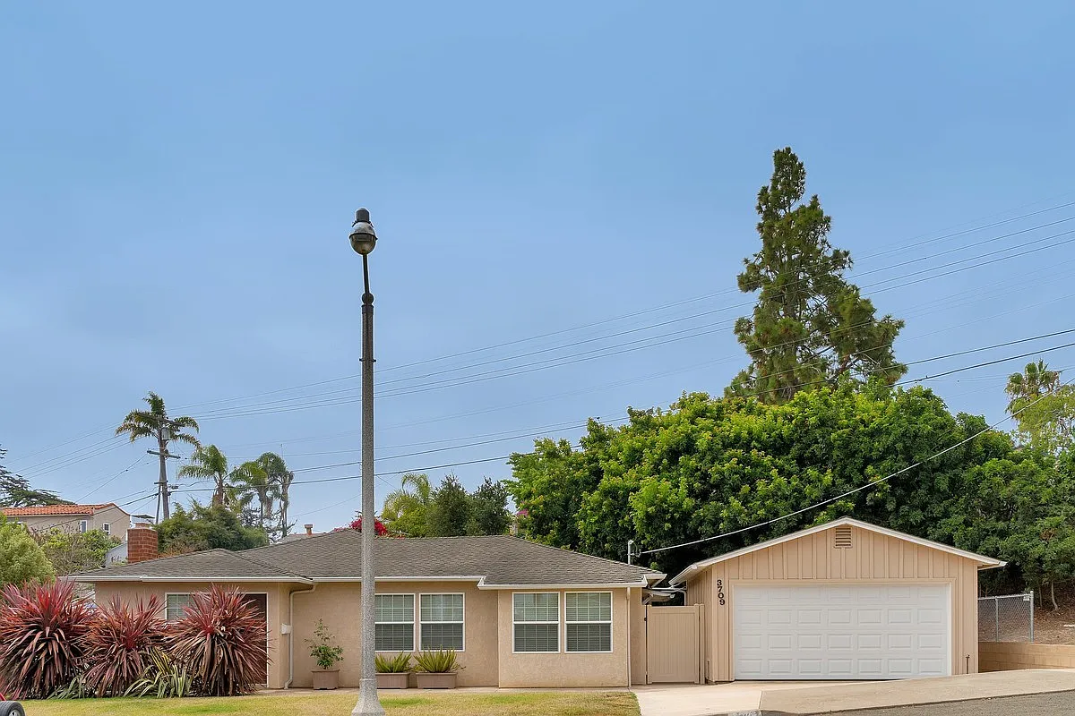Single Level Family House — Photo 2