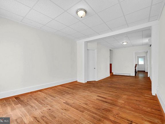 5th image of 129 N Railroad St