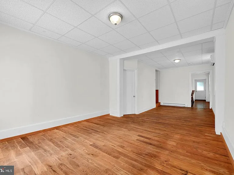 129 N Railroad St — Photo 5