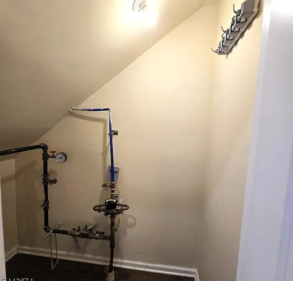 76 Albert Ct — Photo 6