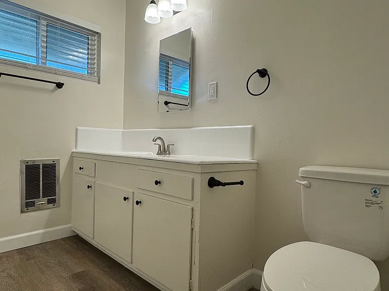 5638 Whitsett Ave #12A — Photo 9