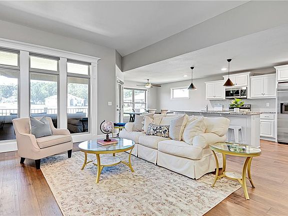 4th image of 501 NE Wenonga Pl