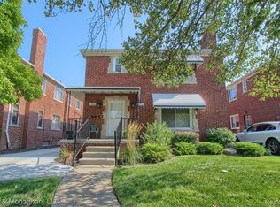 18976 Chester St, Grosse Pointe, MI 48236