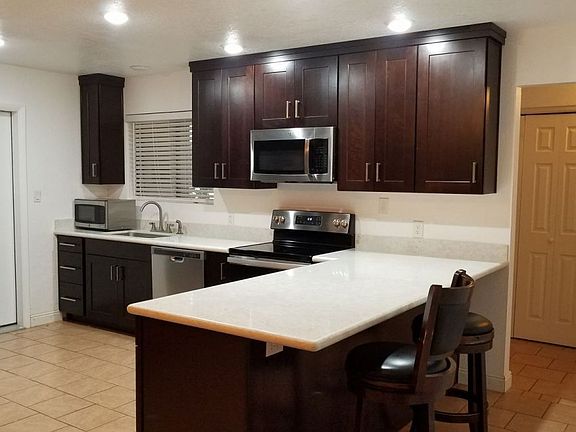 2nd image of 603 W Chamberlain Dr
