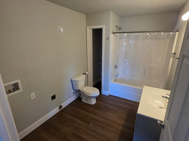 225 Dylan Ln — Photo 4