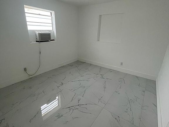 5th image of 4327 SW 50th St #A