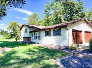 612 S Executive Dr, Okawville, IL 62271