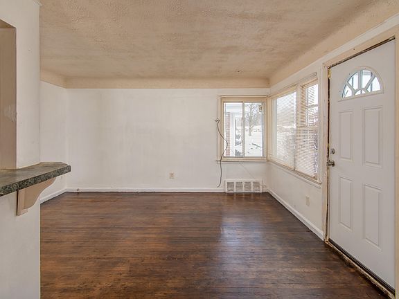 5th image of 9585 Westwood St