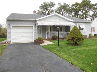 154 Castleton Dr, Toms River, NJ 08757