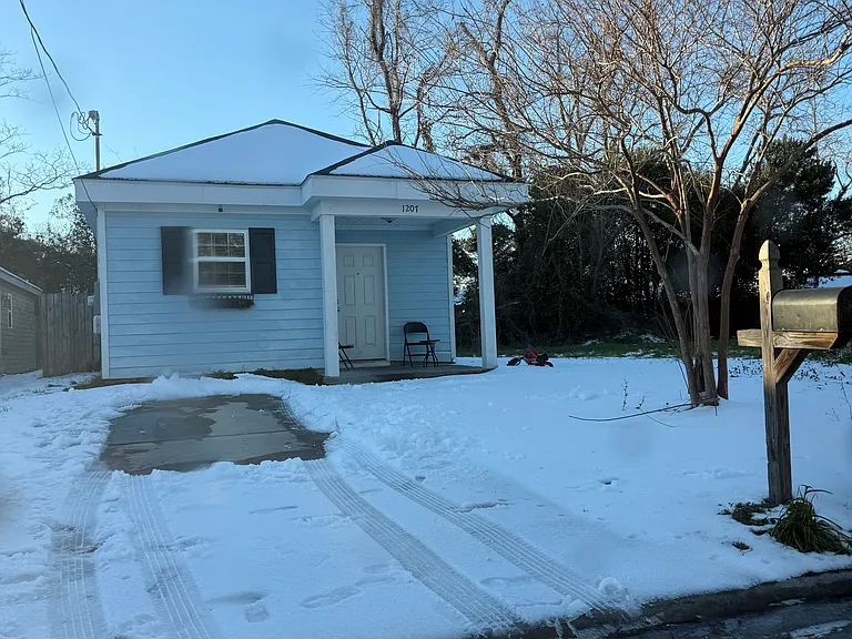 1207 Elliott Ave — Photo 5