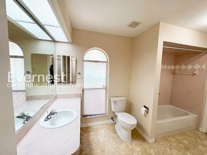 5609 Rosewall Cir — Photo 22