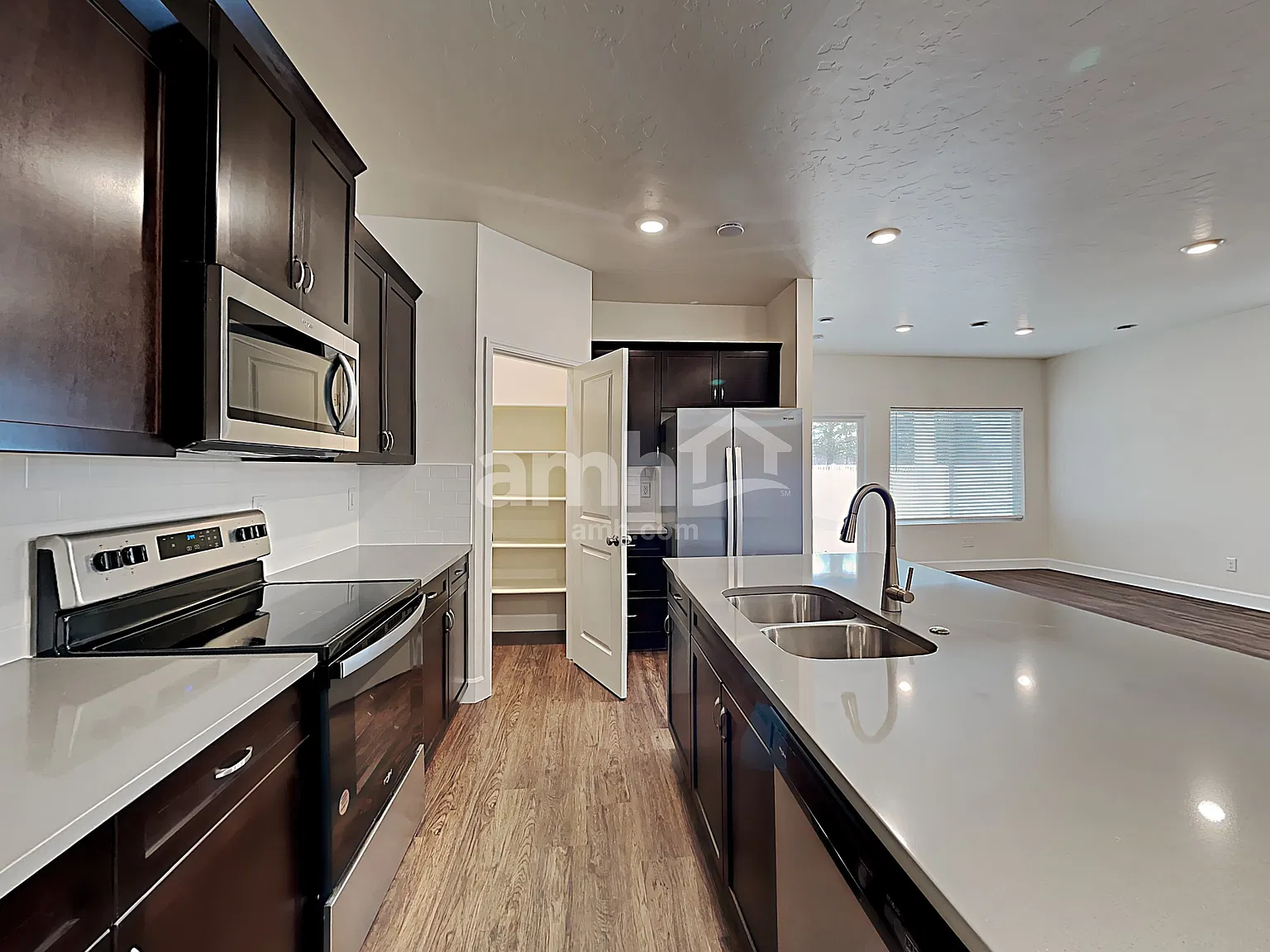 5 bed, 3.0 bath, 2468 sqft, $3,310 — Photo 3