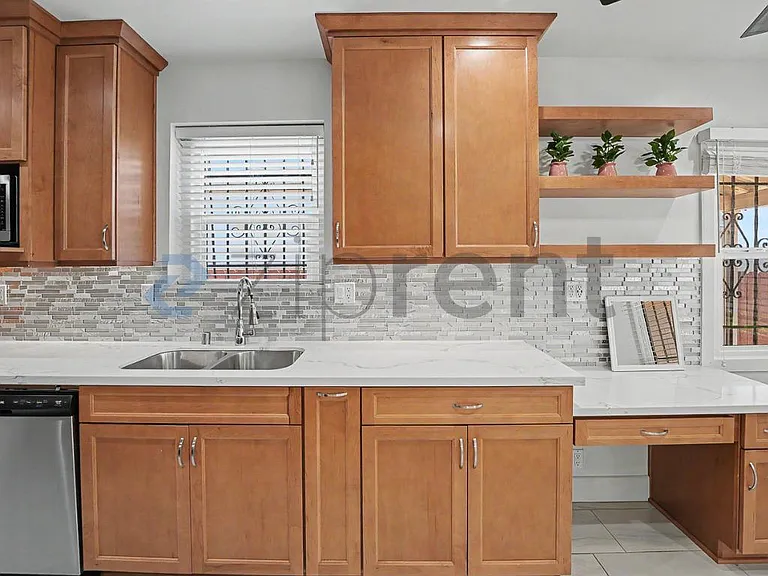 1067 W 83rd St — Photo 12