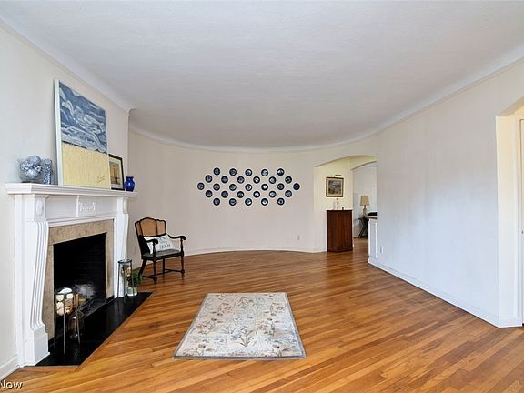 5th image of 16300 Van Aken Blvd #103B