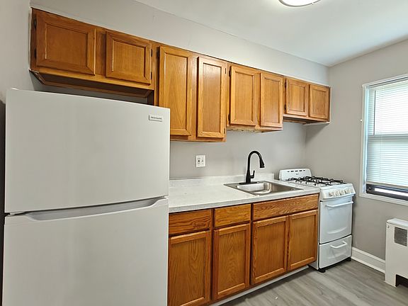 3rd image of 121 Forest Ave #9A