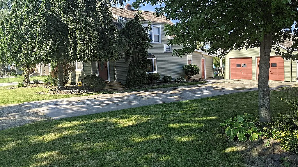 901 Anderson St photo 1
