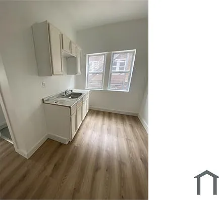 2915 E 130th St #3 — Photo 5