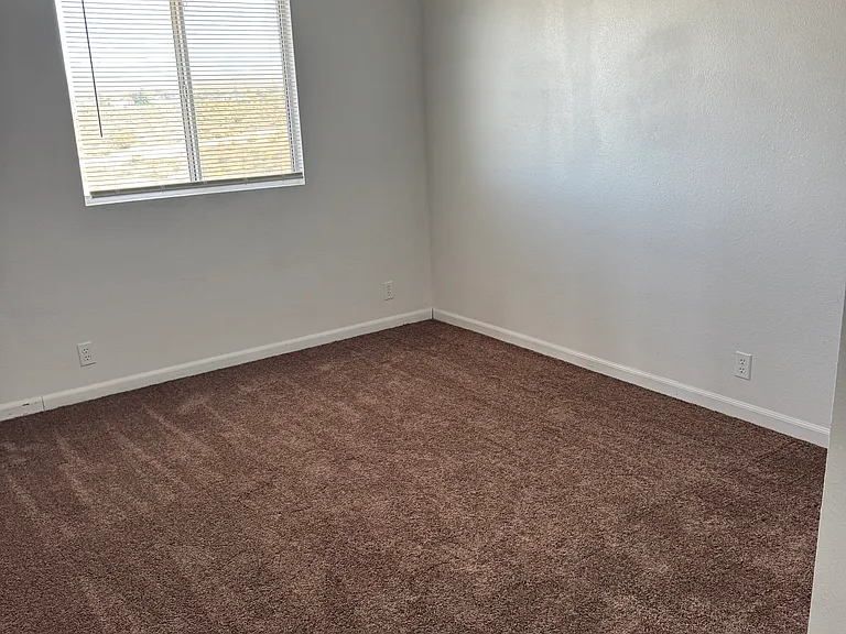 College Heights Apartments — Photo 9