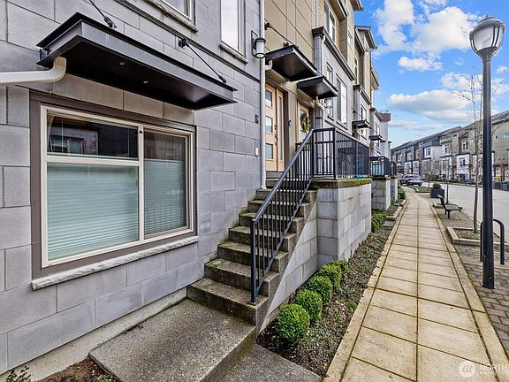 2nd image of 964 7th Avenue NE #2.4