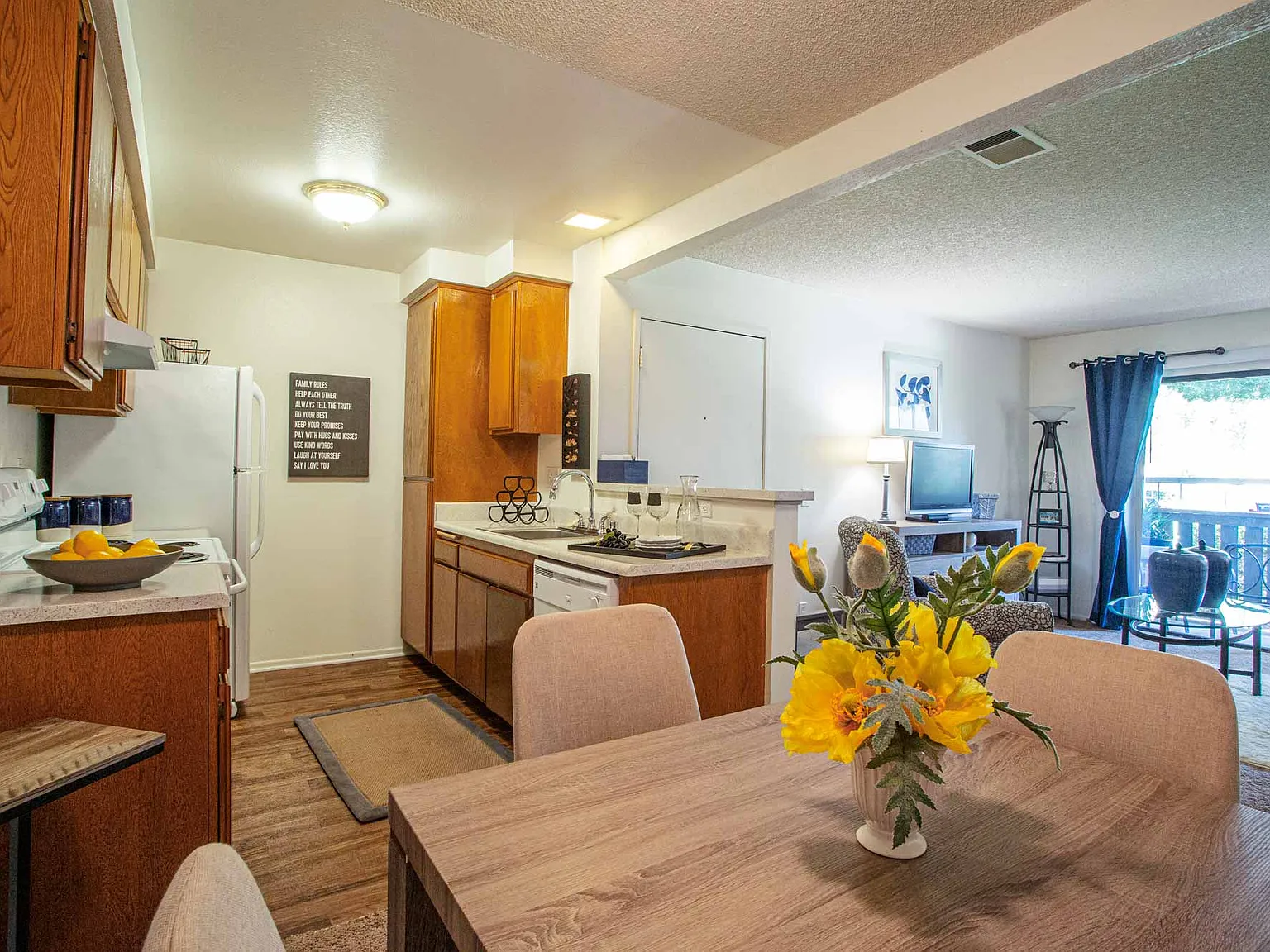 Sunrise Apartments — Photo 1