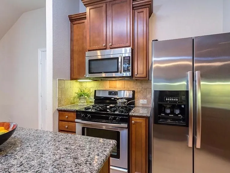 2822 Lockeridge Cove Dr — Photo 8