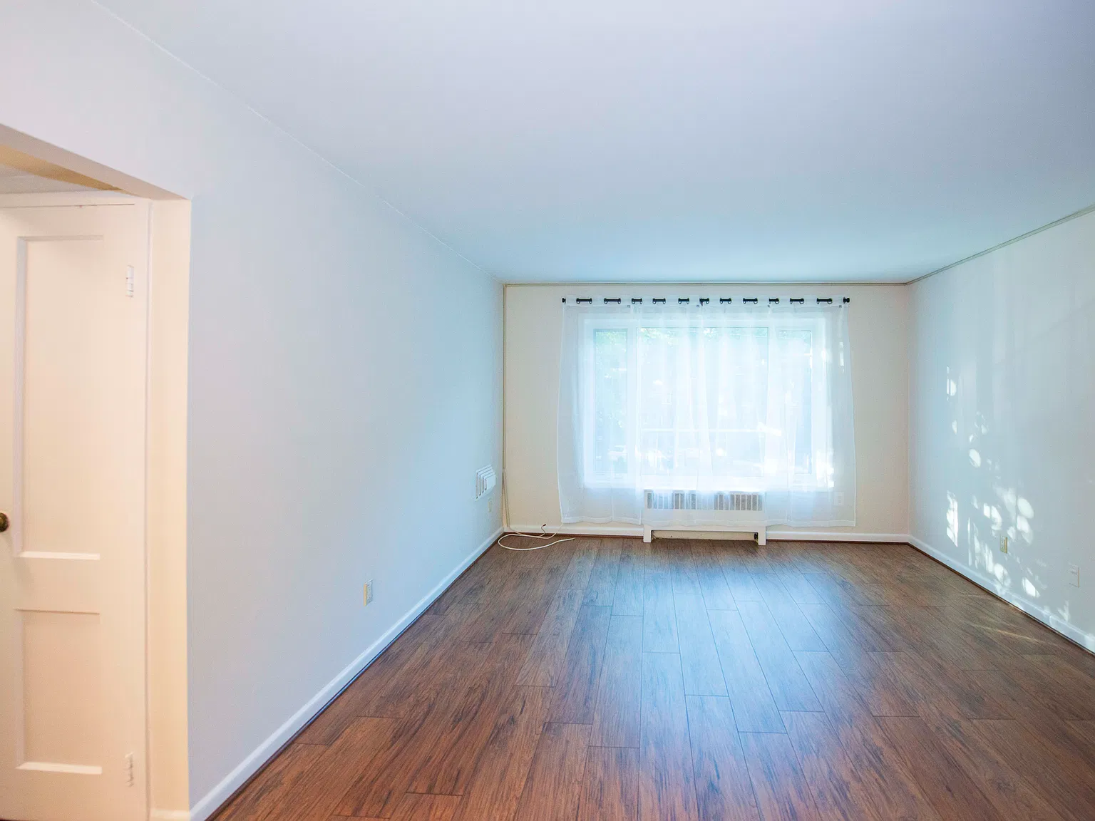 2 bed, 842 sqft, $2,100 — Photo 3