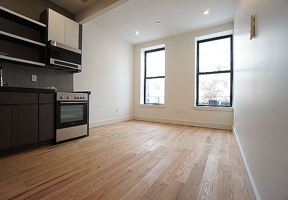3rd image of 800 Knickerbocker Ave #1F
