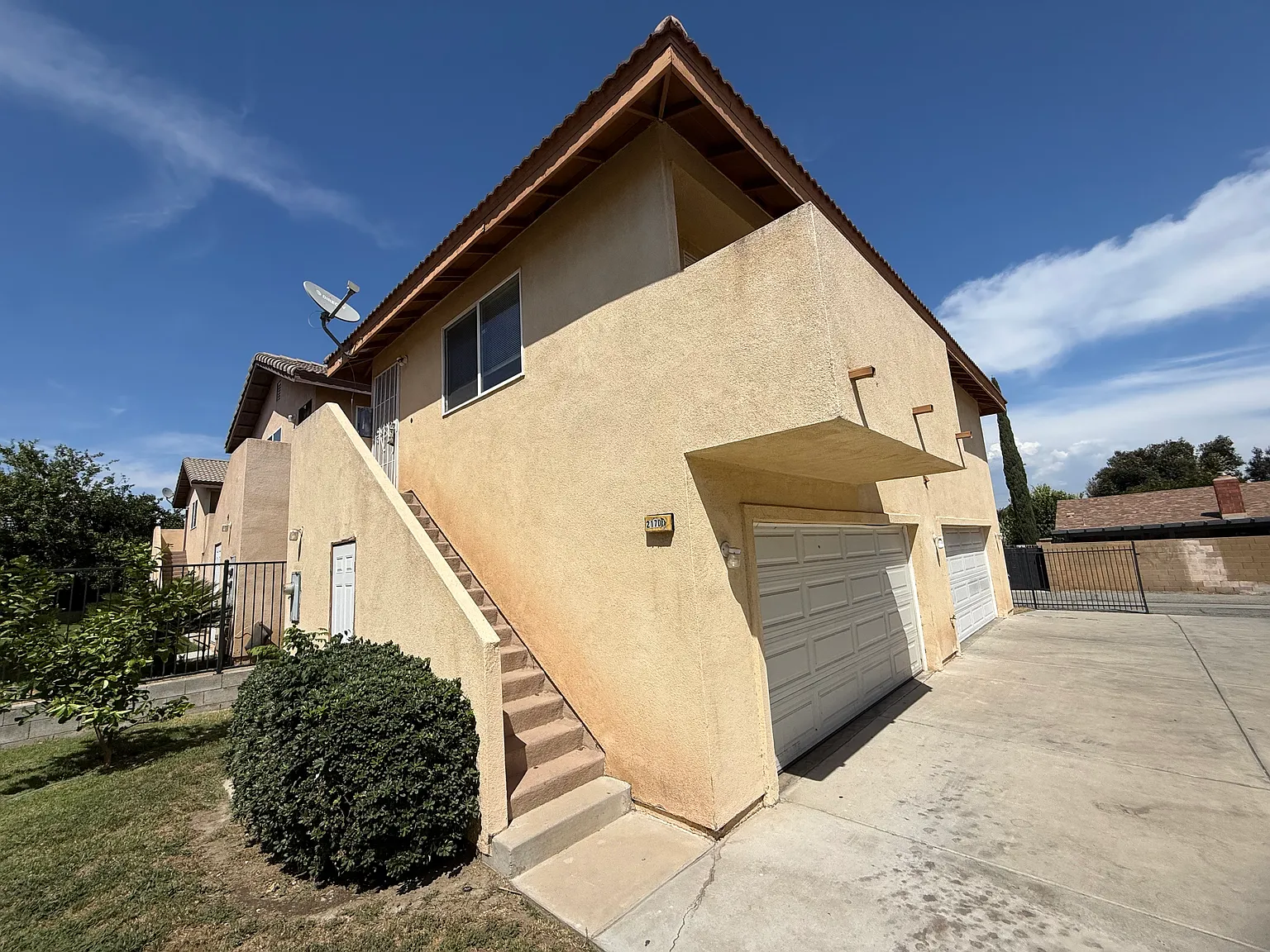 2 bed, 900 sqft, $2,075 — Photo 2