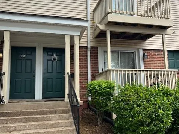 9121 N Swan Cir, Saint Louis, MO 63144
