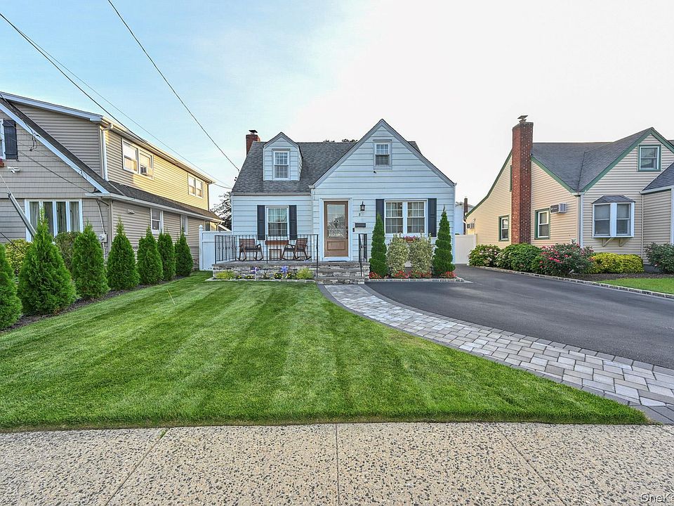 1st image of 8 Garden Avenue