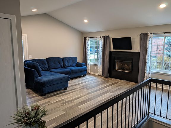 3rd image of 618 Winwood Cir