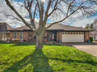 911 Stonegate St, Weatherford, OK 73096