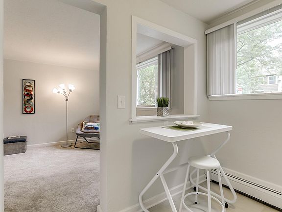 3rd image of 646 Ashland Ave #2