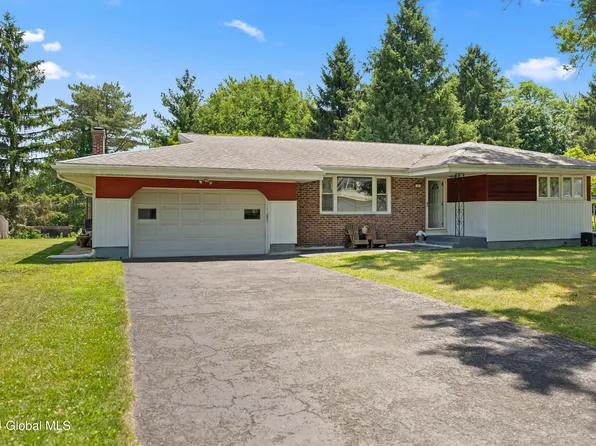 8 Orchard Grove, Loudonville, NY 12211