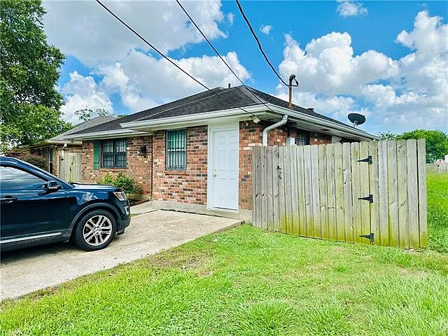 4 bed, 3.5 bath, 2133 sqft, $2,200 — Photo 3