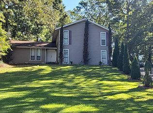 528 Edgefield Dr, Stone Mountain, GA 30087