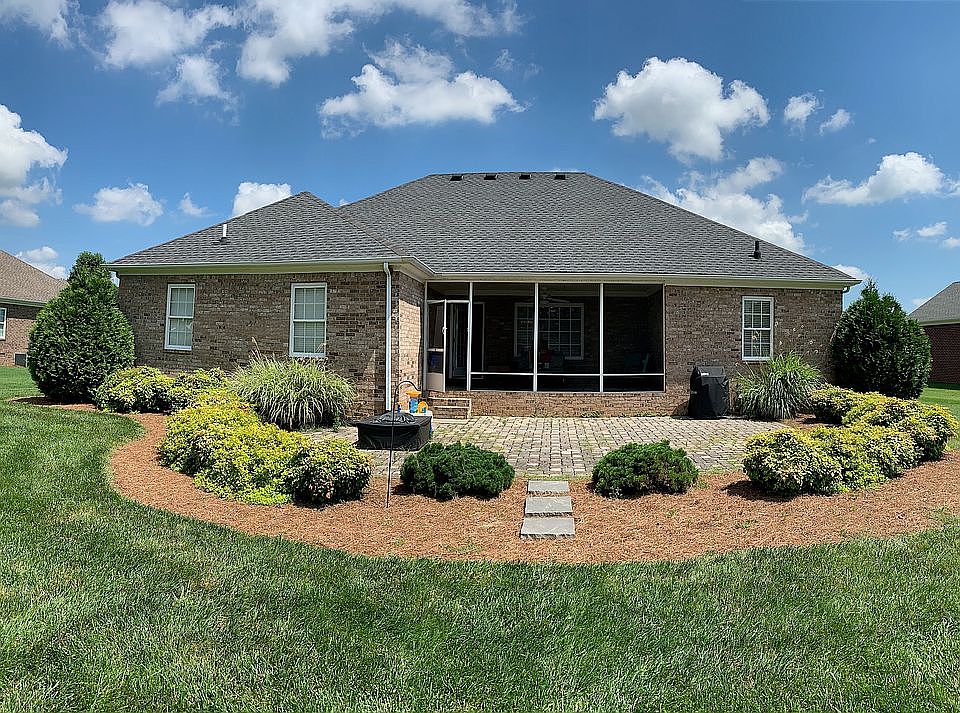 2nd image of 124 Emerald Ct