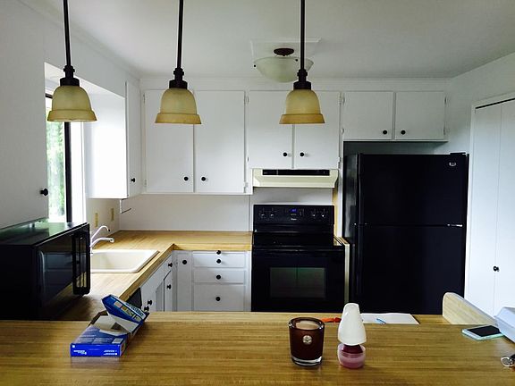 perfectly sized kitchen with great dining area by patio