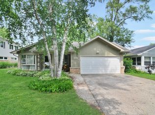 1133 Dell Rd, Northbrook, IL 60062