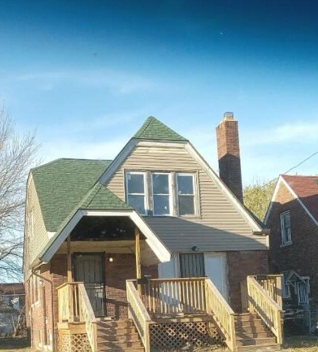 Front view of home.