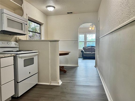 4th image of 425 E SESSOMS AVENUE